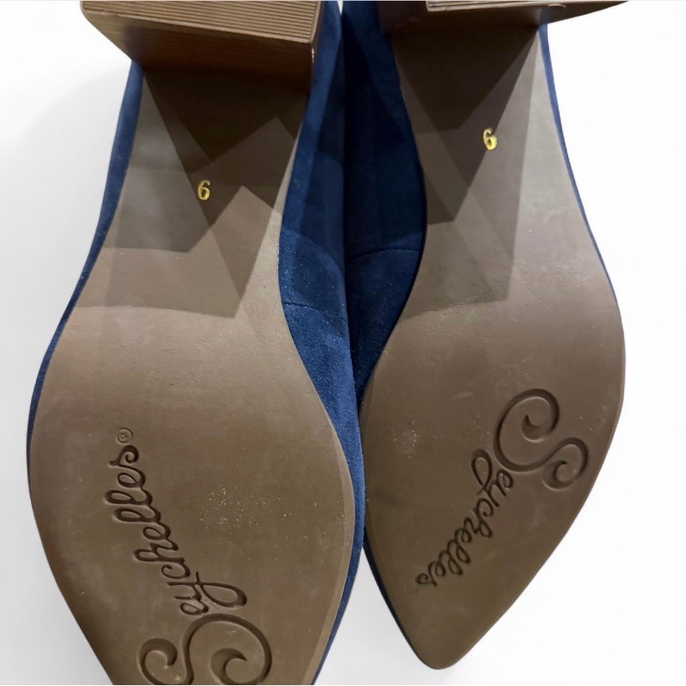 Navy blue suede block heel pumps. - Picture 6 of 7